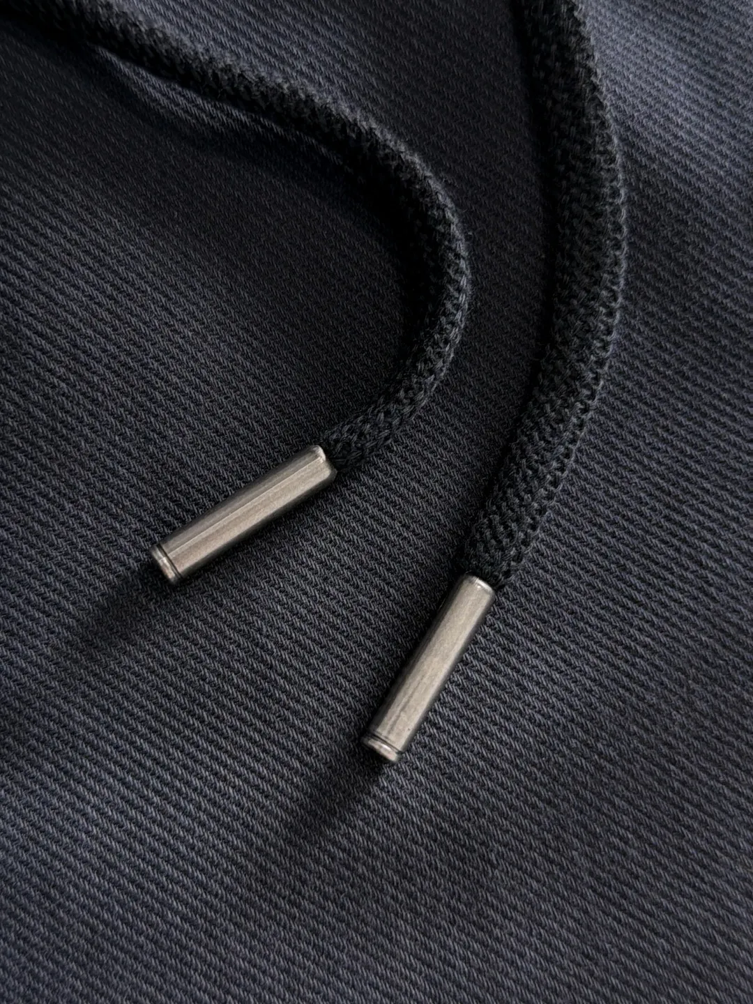 The next day we shipped the P195 Balenciaga High Quality New Arrival Elastic Casual Pants Fall/Winter 2026. The custom-made fabric at the counter has a high degree of comfort, impeccable details, and the design concept of the brand elements reflects high quality. The hand feels delicate and soft! Casual cuts and awesome upper body! Sizes: S-3XL
